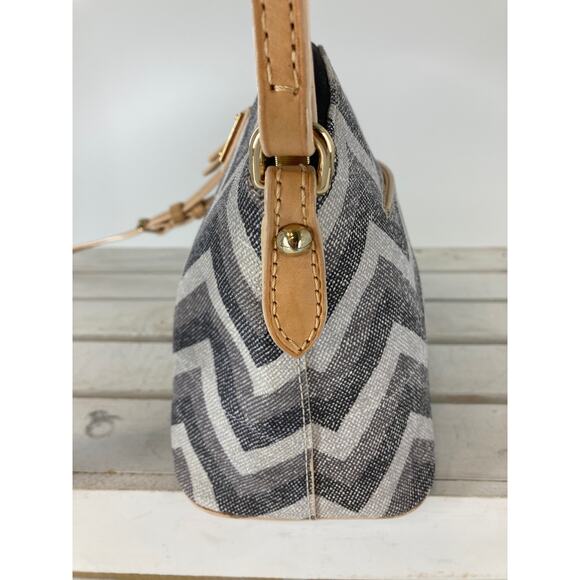 DOONEY & BOURKE SMALL LEATHER CHEVERON CROSSBODY BAG - Picture 5 of 16